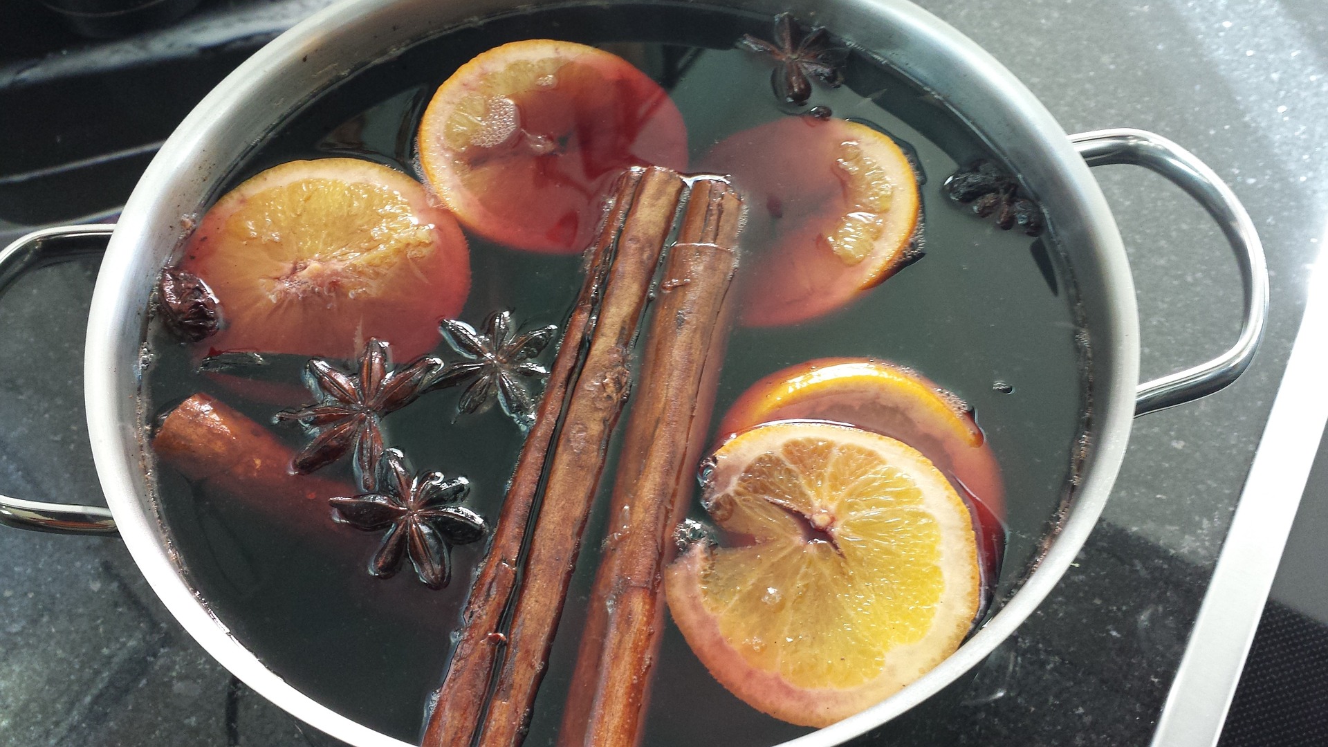 1575618942258_mulled-claret-972827_1920